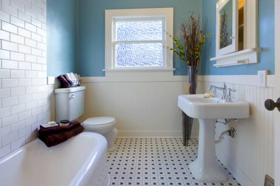 bathroom-home-today-tease-1-151217_0b73d4bc3206e4be6a47d89774e0eb07