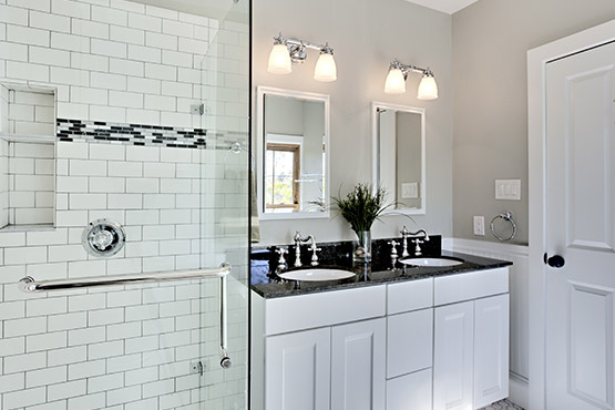 Photo of a transitional bathroom