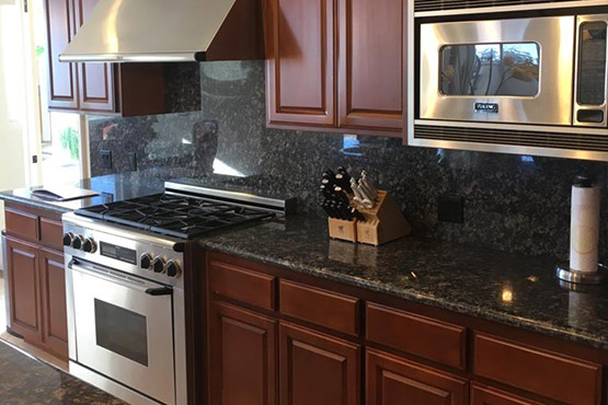 Photo of a transitional kitchen