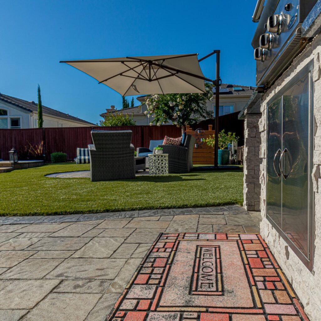 outdoor fireplace seating area