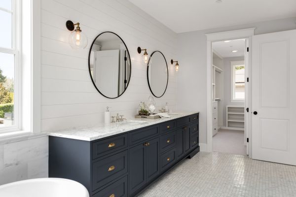 sleek modern bathroom