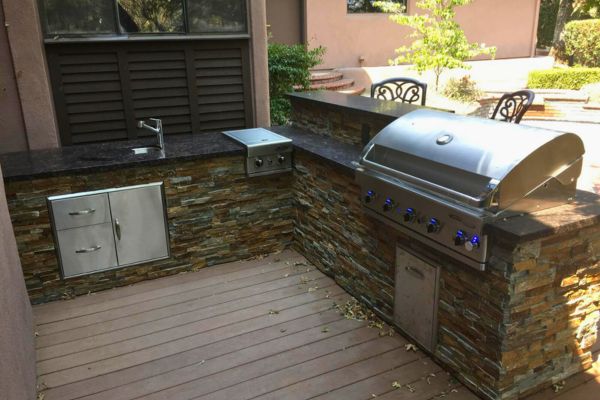 outdoor kitchen with grill and countertops